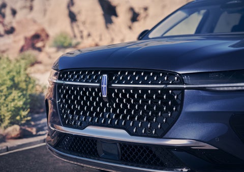 The stylish grille of a 2024 Lincoln Nautilus® SUV sparkles in the sunlight. | Mike Reichenbach Lincoln in Florence SC