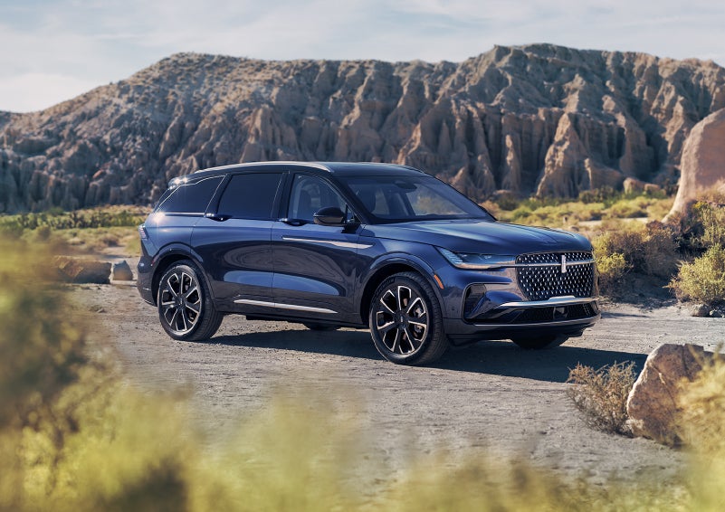 A 2024 Lincoln Nautilus® SUV is parked in a desert national park. | Mike Reichenbach Lincoln in Florence SC
