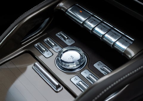 A crystal-inspired volume knob is shown in the center floor console of a 2024 Lincoln Nautilus® SUV. | Mike Reichenbach Lincoln in Florence SC